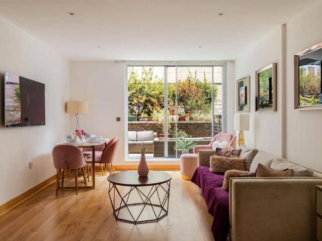 19 Page Street, London SW1P 3 bed apartment to rent £6,500 pcm £1,500 pw