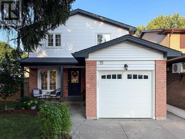 19 Parkway Place, Hamilton, ON, L9H 6K3 house for sale | Listing ID X13651 | Royal LePage