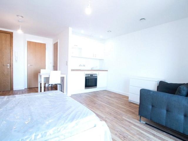 19 Plaza Boulevard, Liverpool L8, 2 bed flat to rent, £750 pcm | PrimeLocation