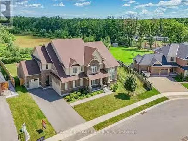 19 Redmond Crescent, Springwater, ON, L9X 1Z8 house for sale.