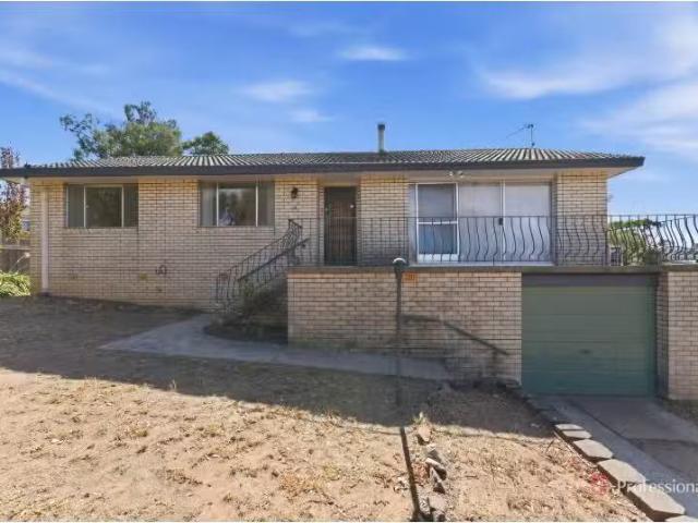 19 Richardson Avenue, Armidale House for rent Listed by Mandy.