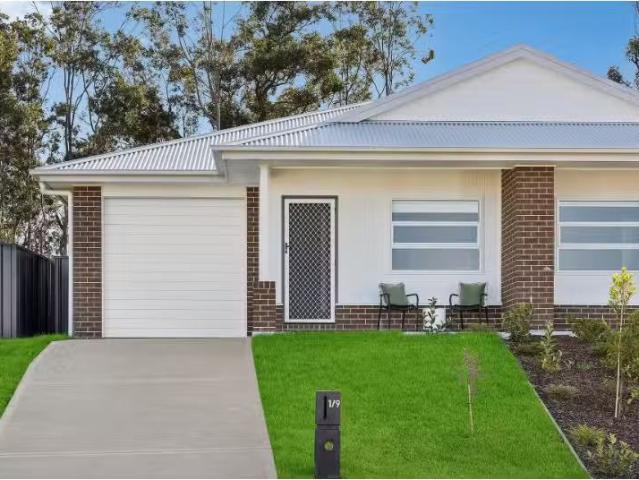 1/9 Saxonvale Grove, Cessnock Townhouse for rent Listed by Ju.