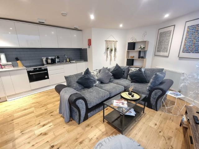 19 St Mary at Hill | Studio duplex for rent #147878536 | Rentberry