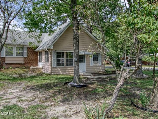 19A Lexington Dr, Whiting, NJ 08759