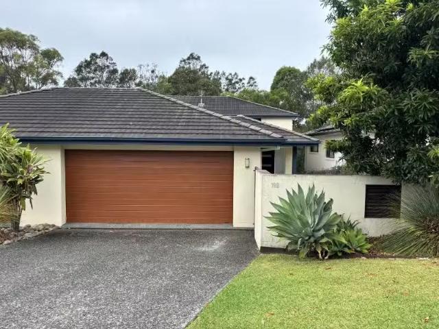 19B San Simeon Circuit, Sapphire Beach Townhouse for rent Lis.
