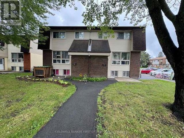 19C Sonnet Crescent, Ottawa, ON, K2H 8W8 townhouse for sale | Listing ID X13705 | Royal LePage