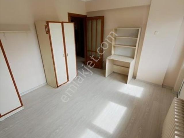 1.murat Mahalesi Kafeller Caddesinde Kiralık 2+1 Kısmı Eşyalı