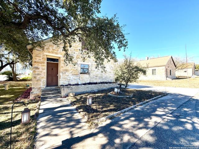 1 Mackenzie St, Brackettville, TX 78832 | MLS #1934