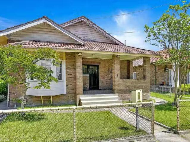 1 Martini Parade, Lithgow, NSW 2790