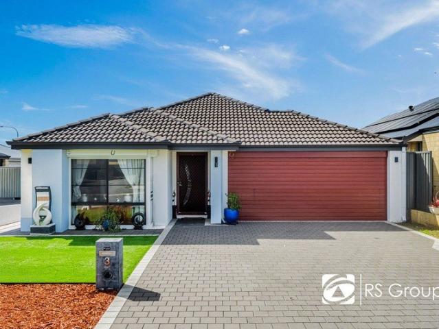 1 Minute to School, Fully Loaded and Family Ready in Baldivis