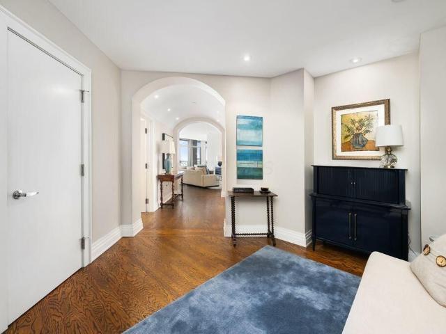 1 Miranova Place #2200, Columbus, US, OH