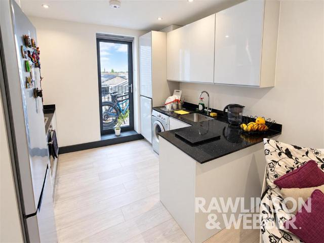 1 Molesey Road, West Molesey KT8 2 bed apartment to rent £1,725 pcm £398 pw