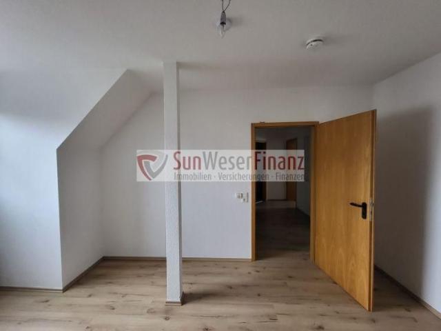 1 Monat mietfrei ! Helle 2 Zimmer Dachgeschosswohnung in zentraler Lage