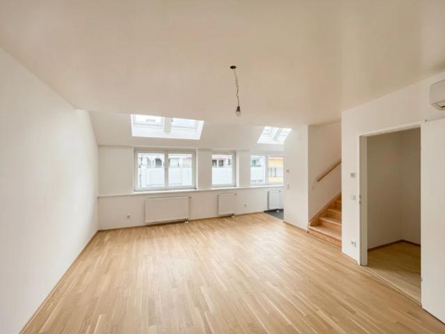 1 Monat Mietfrei! Lichtdurchflutete 2 Zimmer Maisonettewohnung mit Klimaanlage!