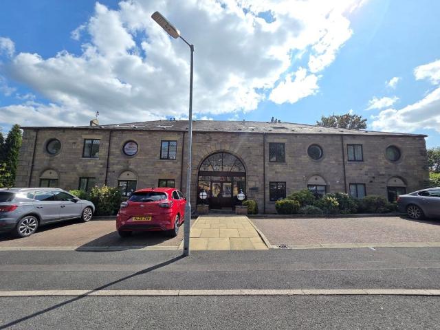 1 Moss Bank House, 17 Capitol Close, Bolton. BL1, 3 bed flat to rent, £1,400 pcm | PrimeLocation