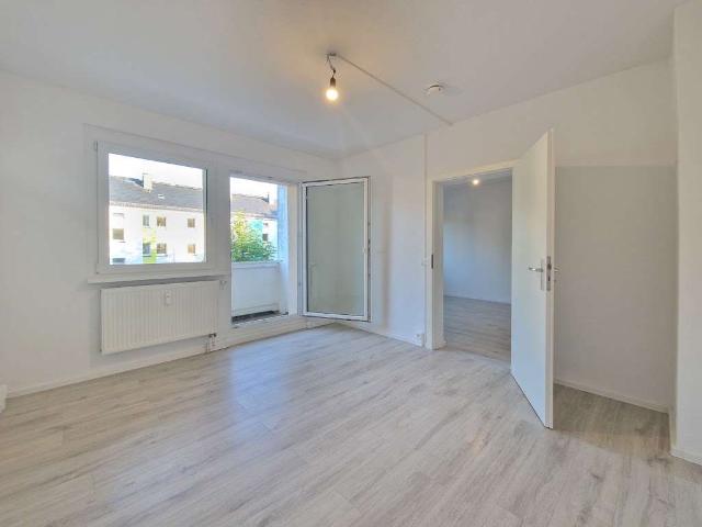 1. Nettokaltmiete geschenkt*! * Das 2 x 2 in Neuhausen! 2 Zimmer Wohnung in der 2. Etage!