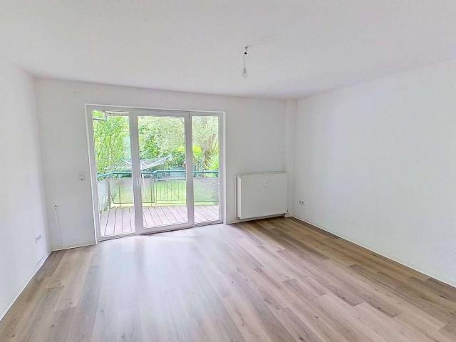 1 NKM FREI* Sanierte 3 Zi. Whg. mit BALKON und EINBAUKÜCHE