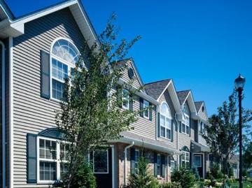 1 Overlook Dr, Unit 1, Farmingville, NY 11738 | MLS #861525
