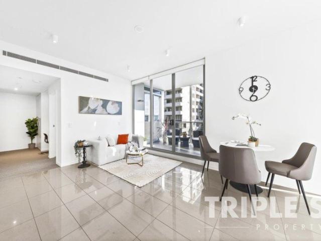 1 HUGE BEDROOM | LARGE LIVING AREA & DINING + 1 HUGE STUDY AREA/2ND BEDROOM | CORNER BLOCK | LOTS OF STORAGE | CALLING 1ST HOME BUYER OR INVESTOR