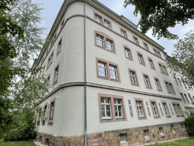 1. OG mit Aufzug / neues Laminat wird verlegt oder Kaltmietfrei mögl