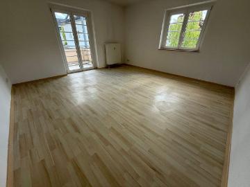 1. OG mit Laminat und Balkon im Heimgarten