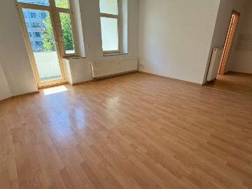 1.OG mit offener KÃ¼che und sonnigem Balkon !