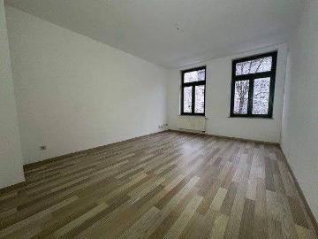 1.OG Bad mit Fenster begrÃ¼nter Innenhof modernes Laminat !