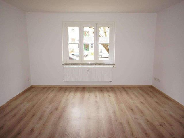 1. OG Bad mit Fenster sonniger Westbalkon