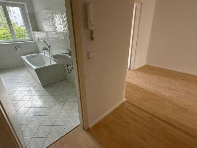 1.OG Balkon Bad mit Fenster uv.m. frei ab sofort !