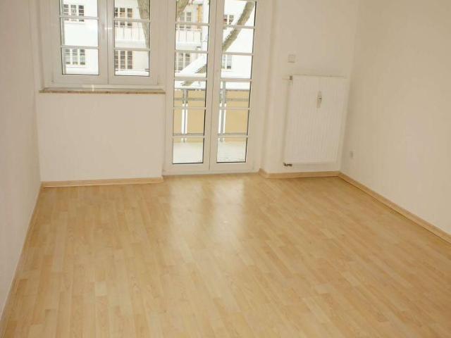 1. OG Balkon / große Küche / Bad mit Dusche / frei ab 1.9