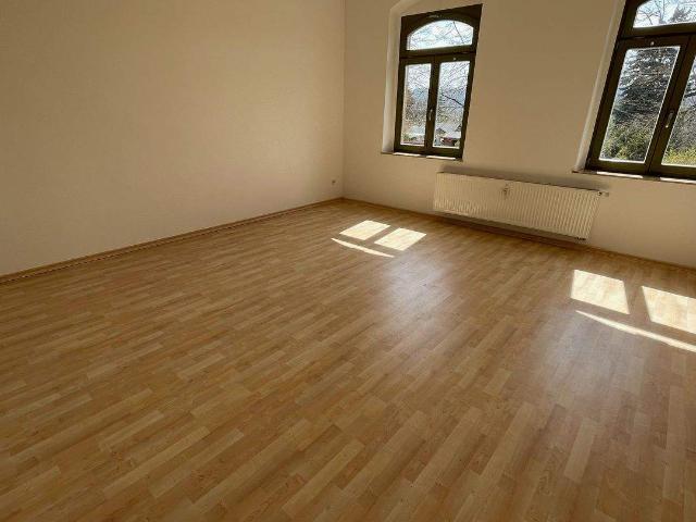 1. OG ! frei ab 1.8.26 groÃe KÃ¼che mit Balkon WG geeignet