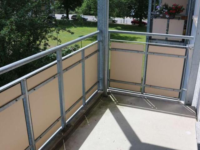 Mieter ab 1.8. gesucht ! 1. OG INKL EBK ! geräumige Küche Balkon !
