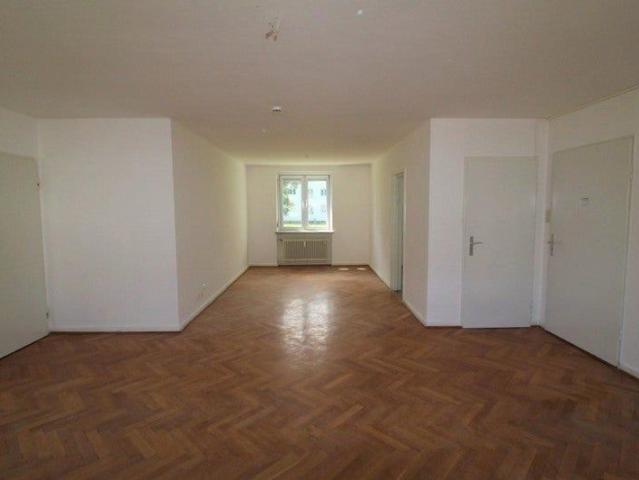 1. OG / 4 Zimmer ab sofort