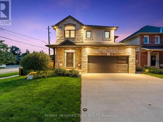 1 Olde School Court, St. Catharines Lakeport, ON, L2N 0B1 house for sale | Listing ID X13794 | Royal LePage