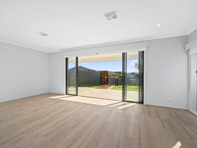 1 Oliphant Road, Seaford Heights, SA 5169