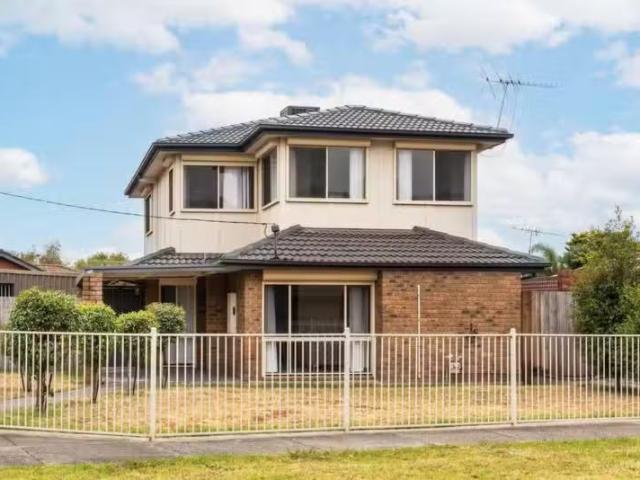 1 Athena Place, Epping VIC 3076 House Auction