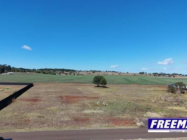 1 acre, 8 minutes to Kingaroy CBD