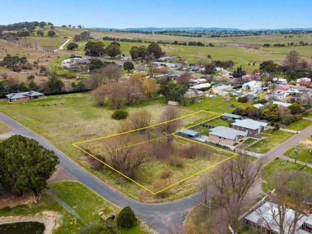 1 Acre Corner Block!