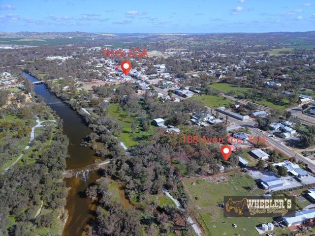 1 Acre Backing onto The Avon River
