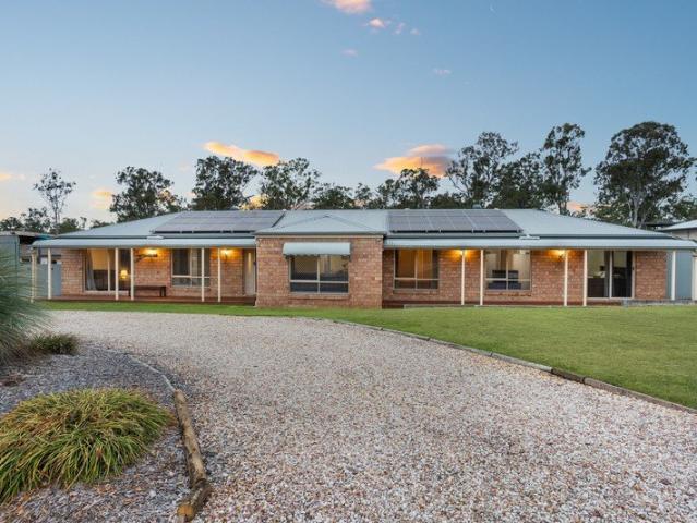 1 Acre of Privacy, Space & Lifestyle
