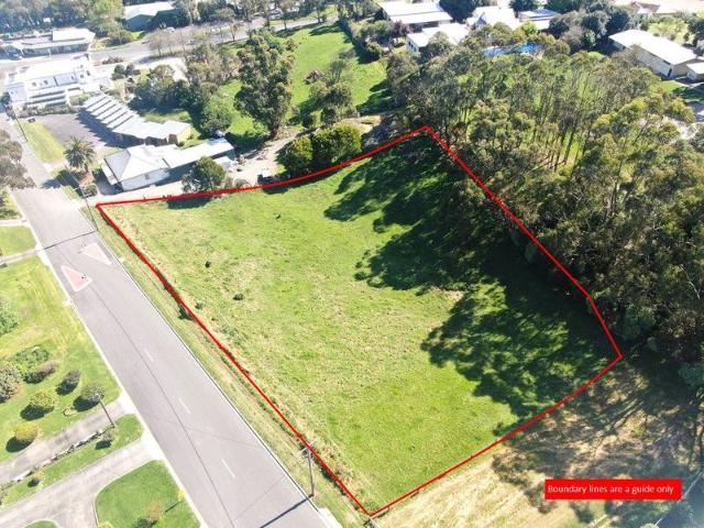 1 ACRE MIDDLE OF TOWN