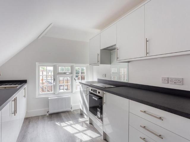 1 Acre Passage Windsor SL4 1 bed flat to rent £1,525 pcm £352 pw