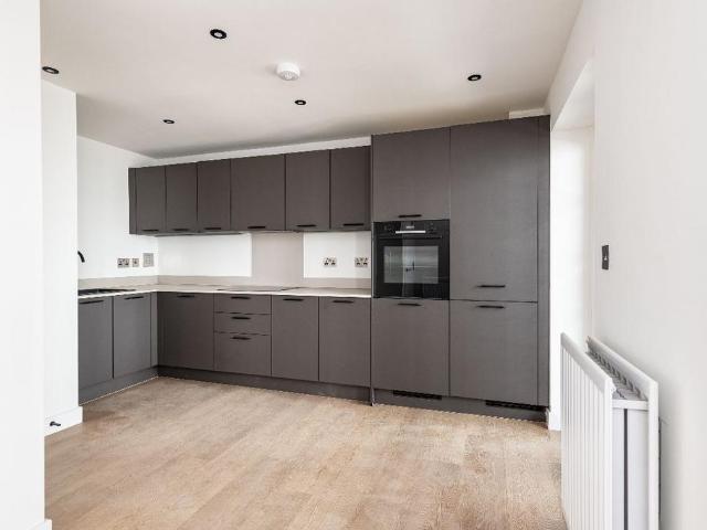 1 Albert Reed Close 3 bed end of terrace house to rent £1,650 pcm £381 pw