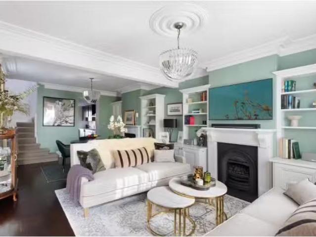 1 Albert Square, Paddington House for rent Listed by Grant Mc.