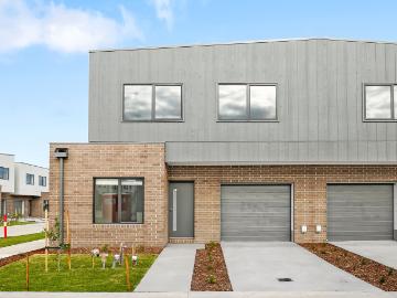 1 All Spice Wy, Cranbourne East VIC 3977 Townhouse For Rent | Domain