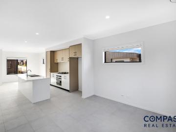 1 All Spice Wy, Cranbourne East VIC 3977 Townhouse For Rent | Domain