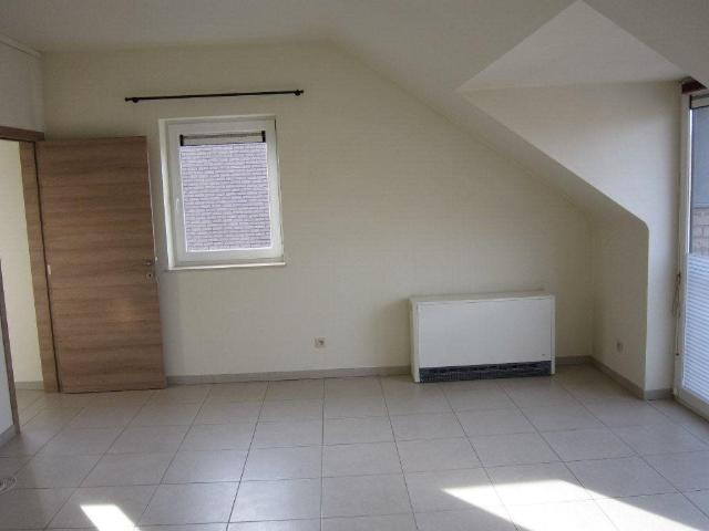 1 appartement neuf de 80m² au 2è ét à la limite de Mons
