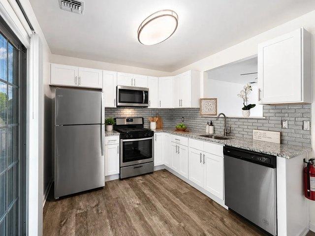 1 Ashwood Ct, Annandale, NJ 08801