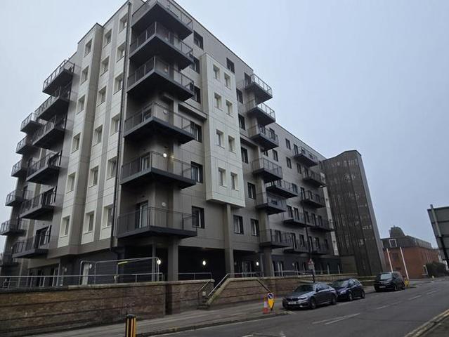 1 Buckingham Gardens, Slough, SL1 2 bed apartment to rent £1,500 pcm £346 pw