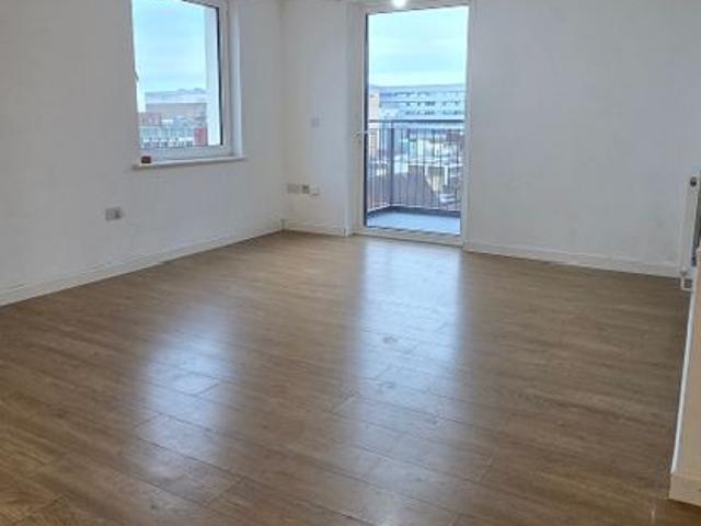 1 Buckingham Gardens, Slough SL1, 2 bed flat to rent, £1,500 pcm | PrimeLocation